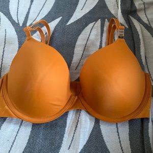 NWT Pink 32D bra - lightly lined